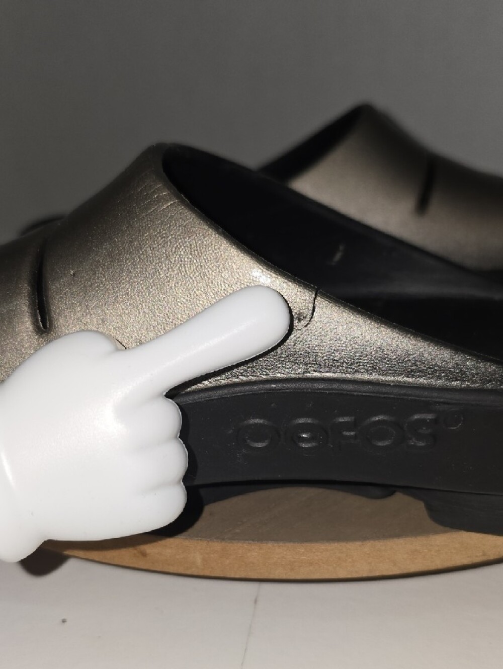 Oofos OOahh Luxe Slide "Latte" Metallic Bronze Slide Sandals M9/W11 EU 42 - Picture 12 of 12